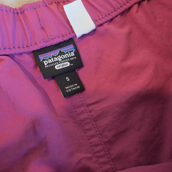 Patagonia Barely Baggies Magenta Shorts - Small - Picture 3 of 3